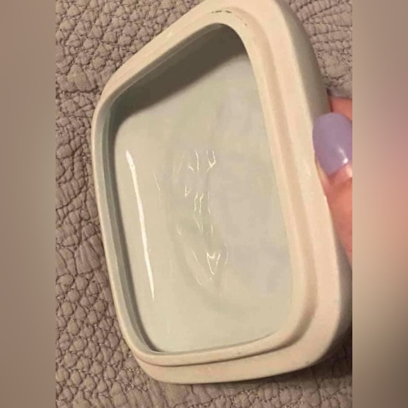 Tiffany & Co ceramic trinket box.  Vintage - dated 1979. Beautiful etched design - Picture 6 of 10